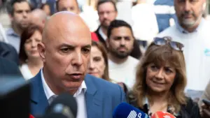 Le leader du PS/Madère annonce sa démission.