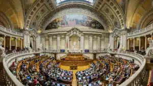 Le ministre Pinto Luz et l'IP vont à l'AR pour expliquer le projet du TGV à Gaia.