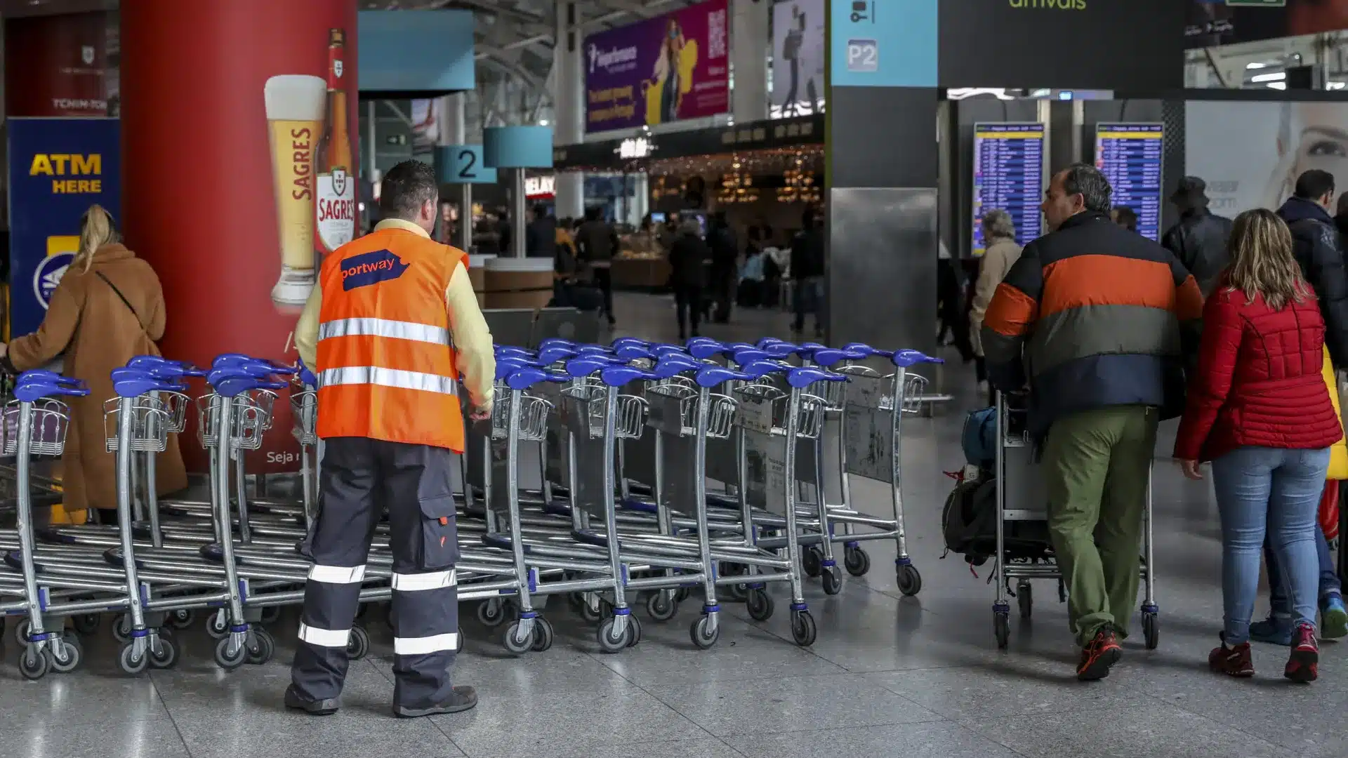 Le nouveau système AHP alerte sur un possible "effondrement" de l'aéroport de Lisbonne.