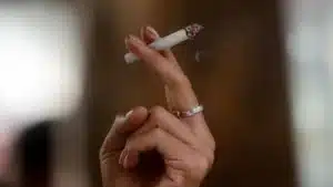 Le Portugal avec une faible utilisation de cigarettes électroniques (tabac au-dessus de la moyenne)