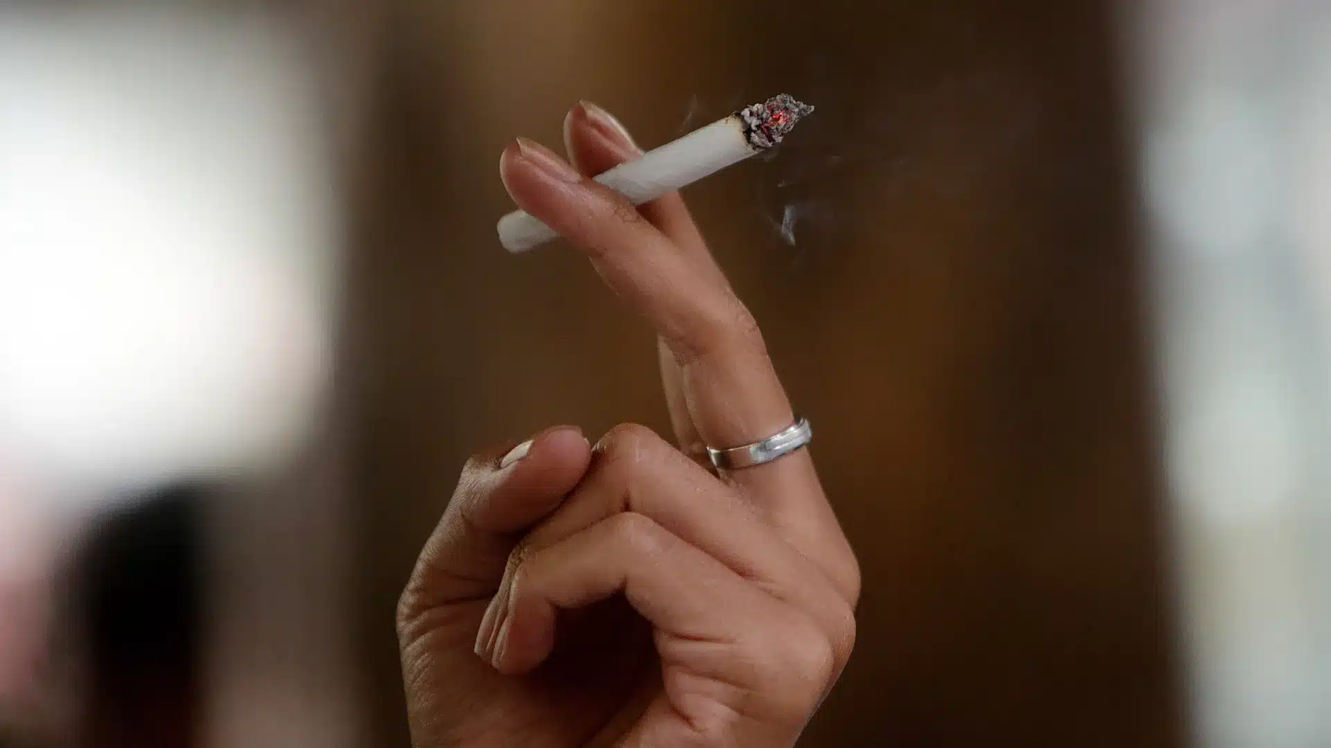 Le Portugal avec une faible utilisation de cigarettes électroniques (tabac au-dessus de la moyenne)
