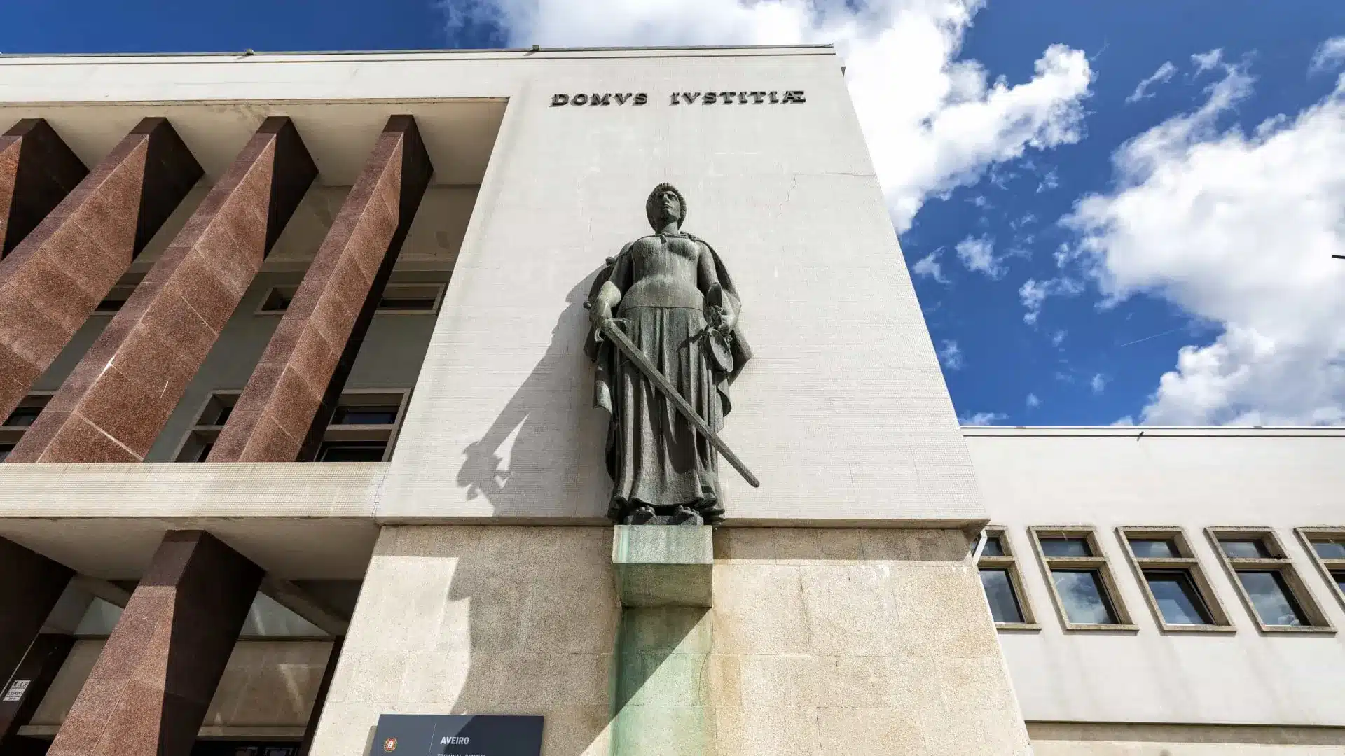 Le propriétaire libère la compagne pour la mort dans une chambre louée : "C'est moi qui gère".