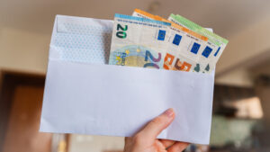Le salaire d'octobre ne tombe plus sur le compte aussi rempli. Découvrez pourquoi