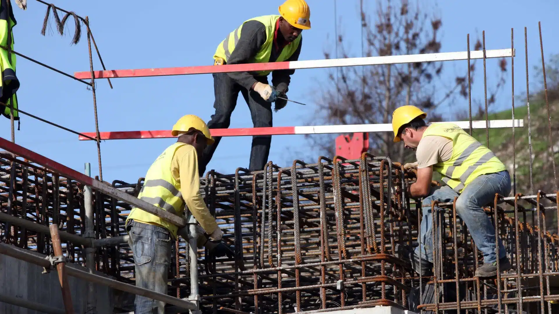 Les contrats de travaux publics signés jusqu'en septembre ont presque doublé