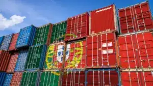 Les exportations ont diminué de 0,1 % et les importations ont augmenté de 5,2 % au 3e trimestre.