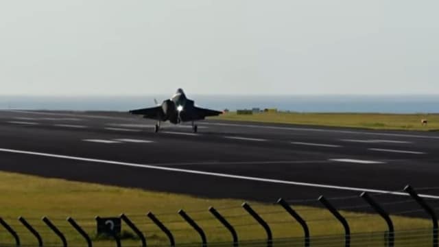 Avions vendus par les États-Unis à Israël ont fait escale à Lajes. Défaut de défense