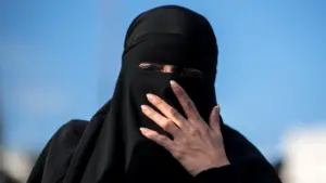 Les immigrants musulmans minimisent l'importance du port de la burqa au Portugal.