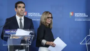 "Les lois les plus importantes". Le gouvernement appelle à la responsabilité des partis.
