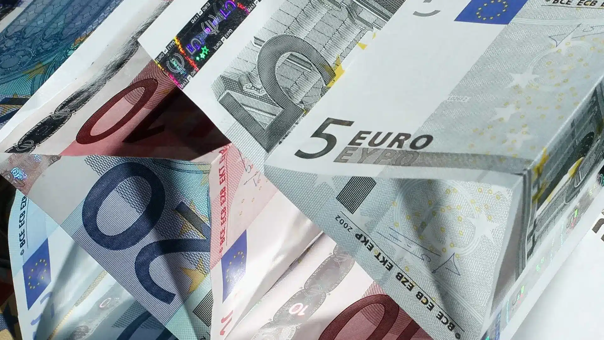 Les recettes fiscales de l'État augmentent de 5,8 % pour atteindre 48 014,8 millions jusqu'en septembre.