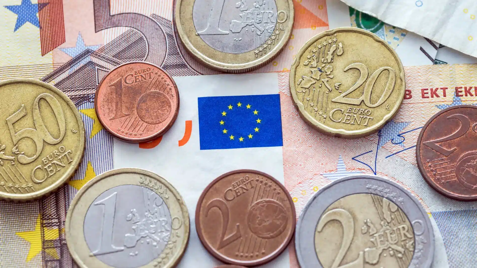 L'euro redescend mais se maintient au niveau de 1,15 dollars.