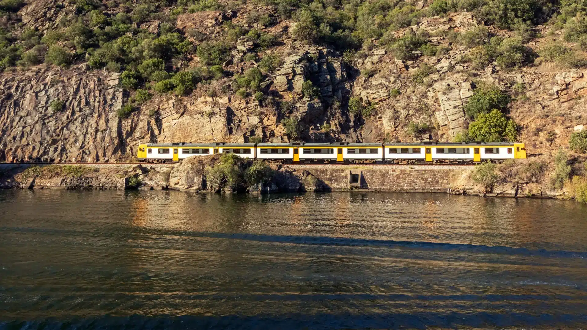Ligne du Douro va fermer pendant 5 mois pour des travaux. Voici les alternatives.