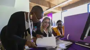 Loi sur les étrangers. Les concessions, l'accord, les réactions et ce qui va changer.