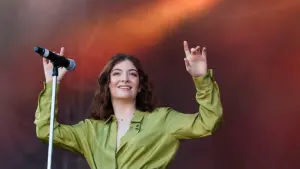 Lorde est une nouvelle confirmation pour le NOS Alive. La Néo-Zélandaise se produit lors d'une journée 'de poids'.