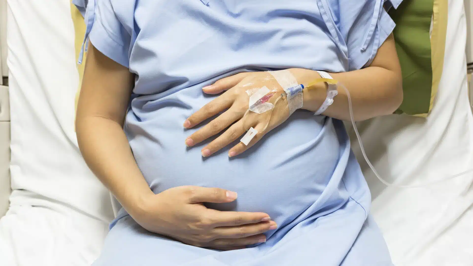 L'Ordre des médecins alerte sur les risques d'éloigner les médecins des femmes enceintes.