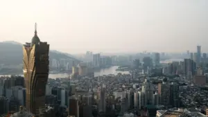 Macao veut augmenter le salaire minimum de 2,9 % mais exclut les employés domestiques.