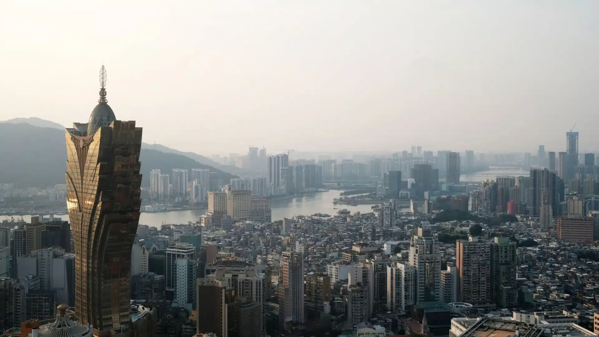Macao veut augmenter le salaire minimum de 2,9 % mais exclut les employés domestiques.