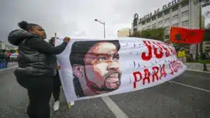 Mais deux policiers constitués comme accusés dans l'affaire de la mort d'Odair Moniz