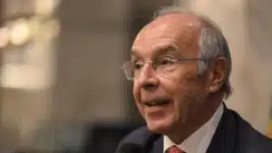 Marques Mendes défend un plus grand investissement dans l'enseignement du portugais à l'étranger.