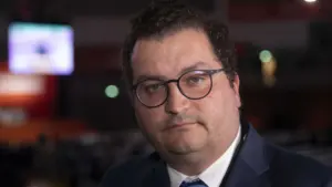 Ministre : Le nombre de fonctionnaires publics "ne peut pas continuer à augmenter"