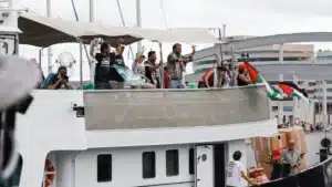 MNE confirme : les Portugais de la flottille arrivent à 22h40 à Lisbonne.