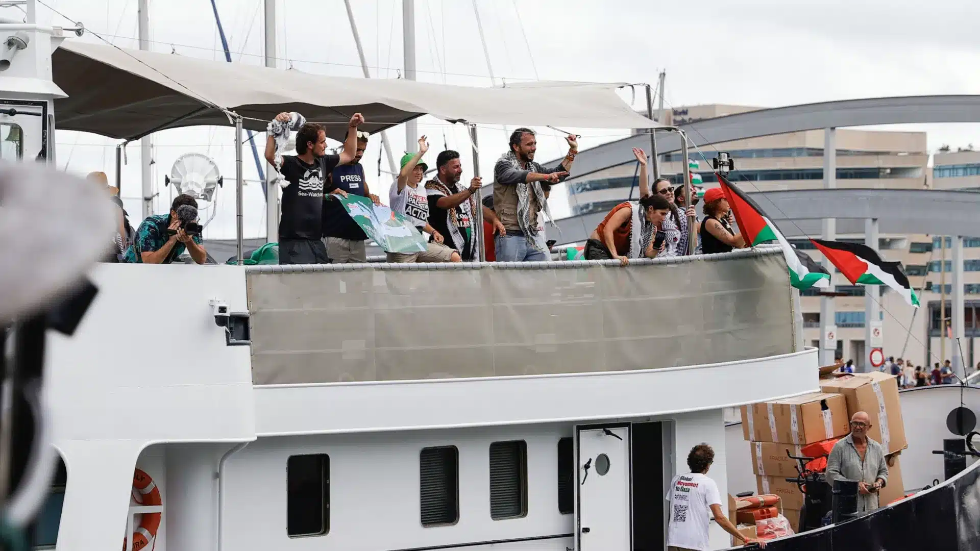 MNE confirme : les Portugais de la flottille arrivent à 22h40 à Lisbonne.
