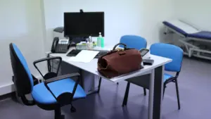 Neuf sur dix centres de santé manquent de matériel de base l'année dernière.