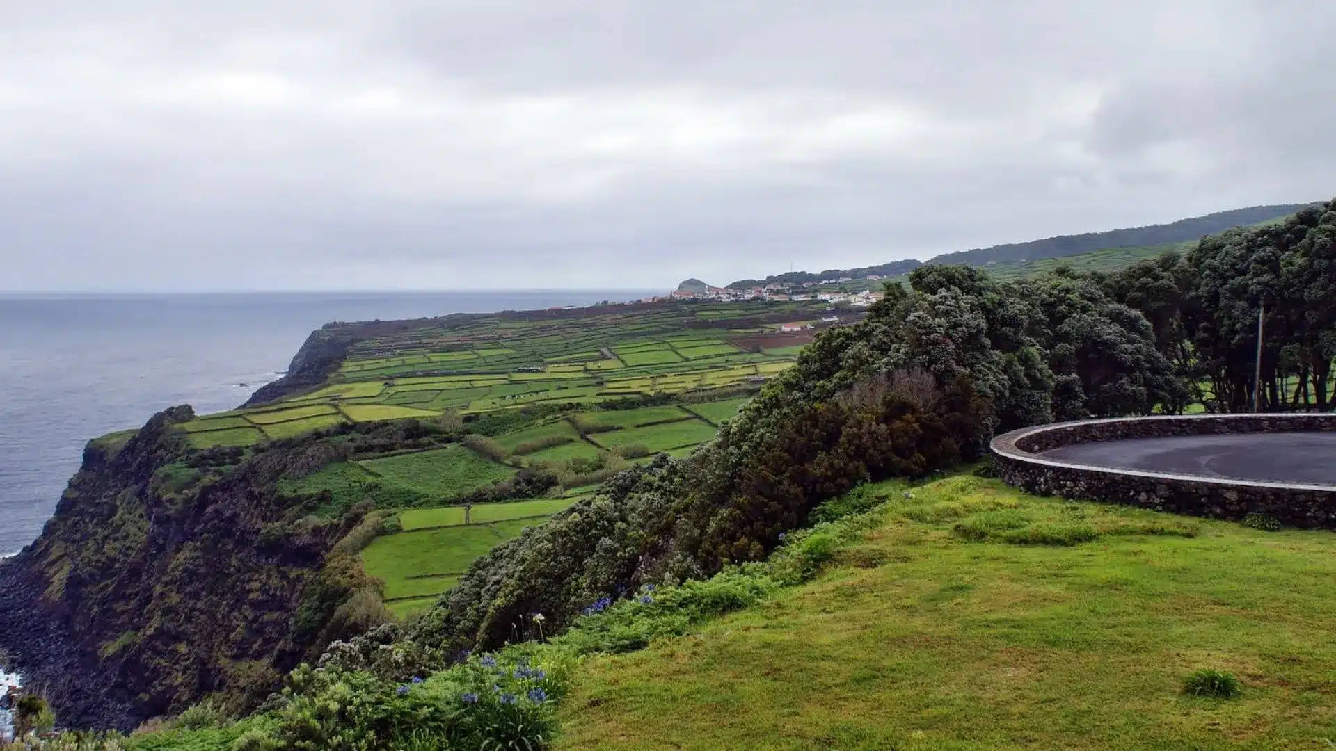 Niveau d'alerte élevé dans le système volcanique de l'île de Terceira aux Açores.