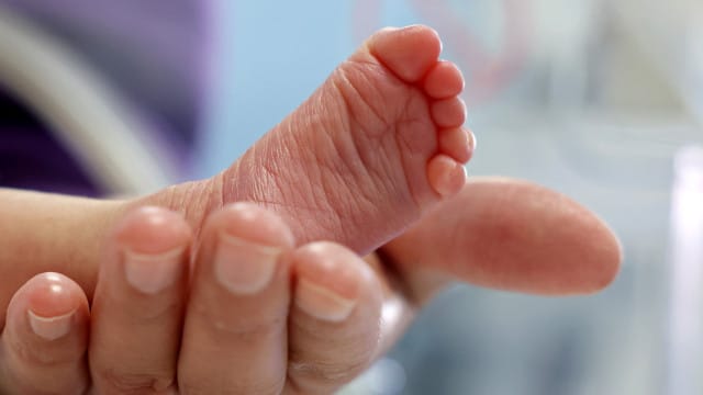 Recém-nascido foi deixado em quartel e mãe hospitalizada: O que se sabe?