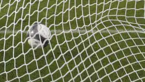 Peine suspendue pour un professeur à Leiria. Un élève est mort après la chute d'un but.