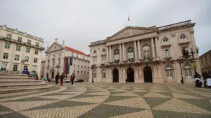 Pinto Balsemão : La mairie de Lisbonne décrète deux jours de deuil municipal.