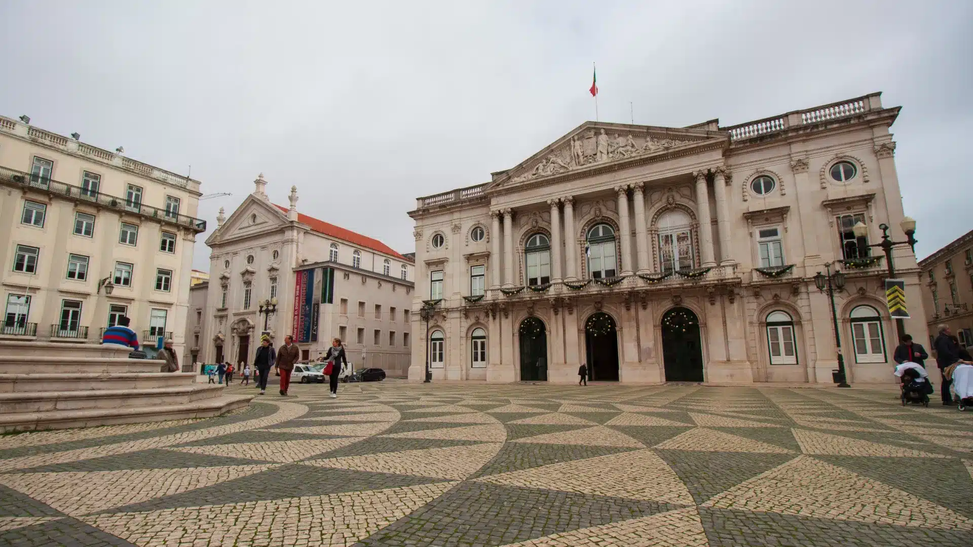 Pinto Balsemão : La mairie de Lisbonne décrète deux jours de deuil municipal.