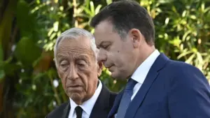 Pinto Balsemão : Marcelo et Montenegro sont arrivés ensemble aux Jerónimos.