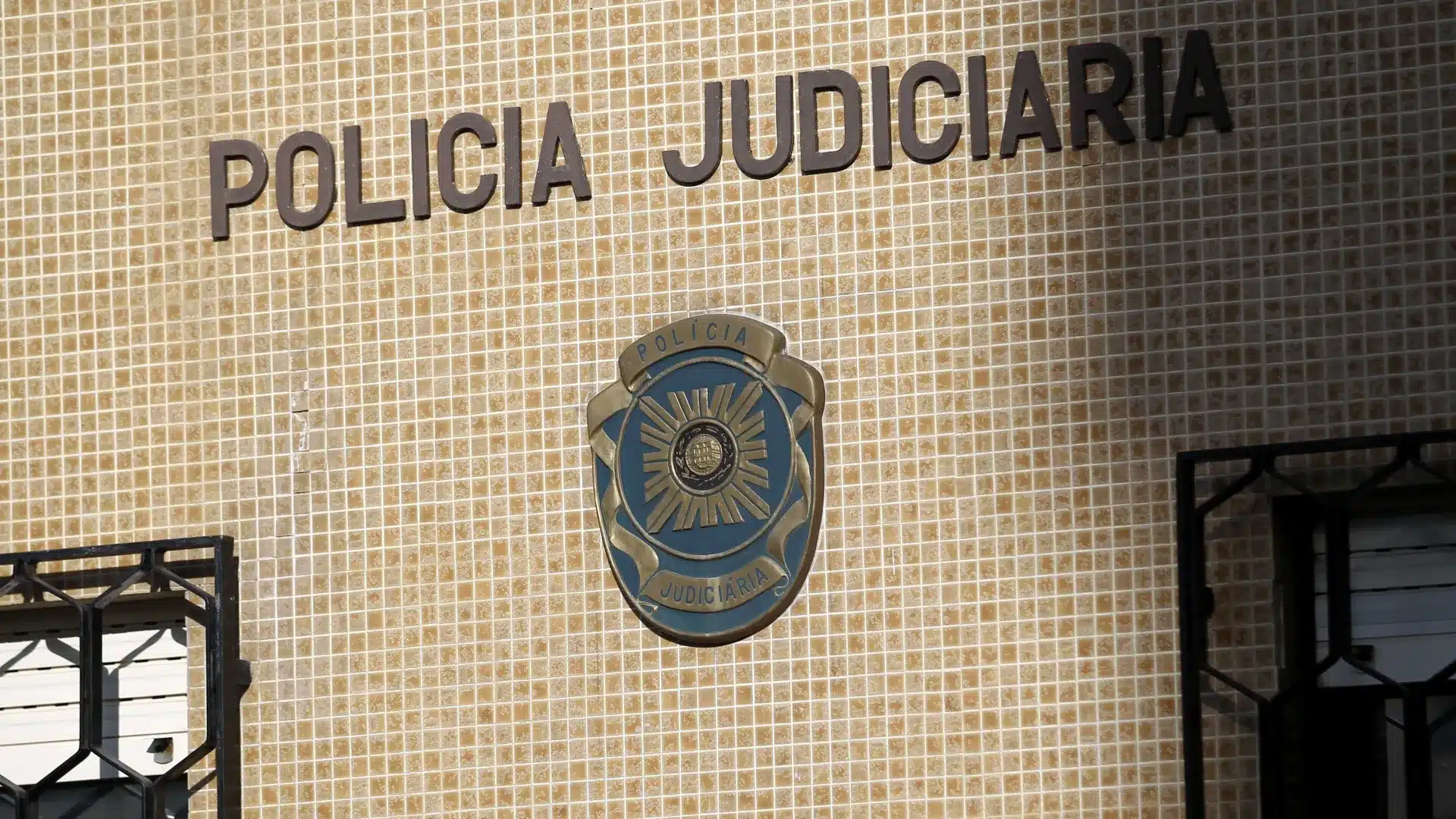 PJ da Guarda arrête deux personnes pour 300 arnaques informatiques