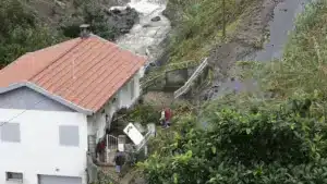 Pluie forte met les zones montagneuses et la côte sud de Madère en 'jaune'