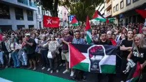 Plus de 1 000 personnes à Lisbonne exigent la libération des détenus par Israël.