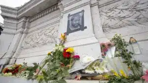 Police égale, logement pire et État loin un an après la mort d'Odair.