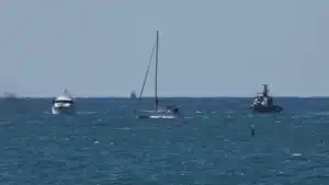 Portugais "assez longtemps" sans eau ni nourriture. MNE proteste.