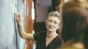 Près de mille enseignants ont reporté leur retraite et enseignent dans les écoles.