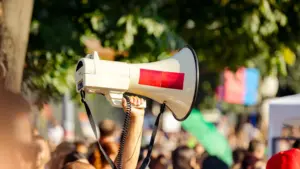 Près d'une centaine de manifestants exigent la justice sociale au Rossio