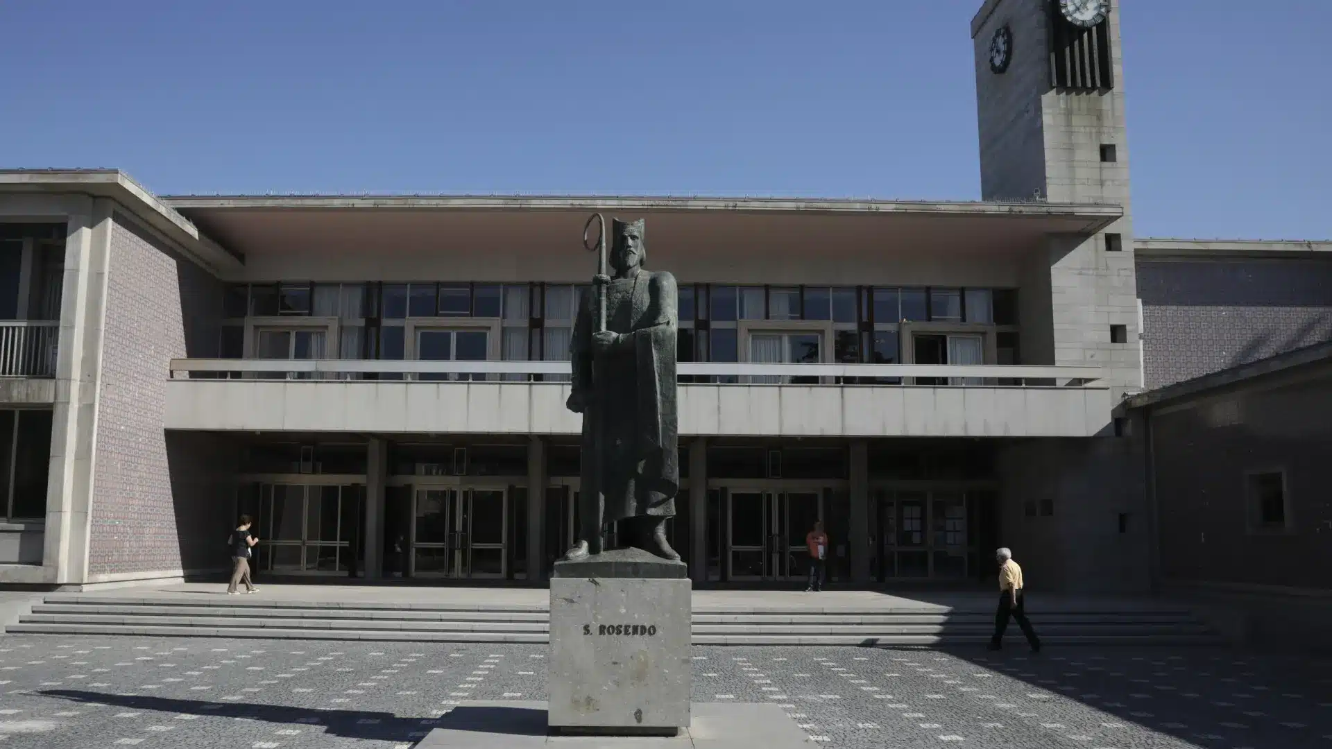 Président et deux anciens conseillers municipaux de Santo Tirso accusés de détournement de fonds.