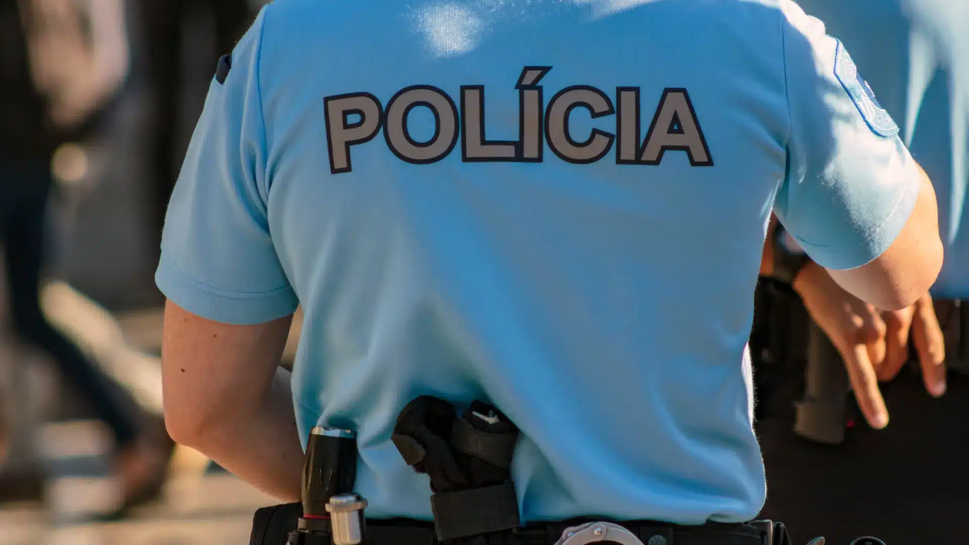 PSP arrête un homme de 29 ans pour violence après un vol.