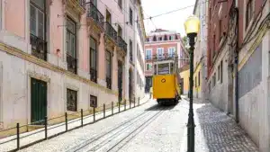 Rapport : Ascenseurs et tramways de Carris sans supervision indépendante