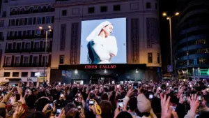 Rosalía risque une amende pouvant aller jusqu'à 600 000 € pour une performance improvisée à Madrid.