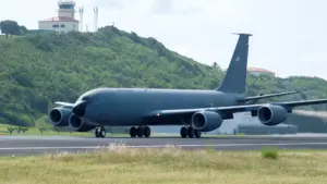 Salaires en retard à la Base des Lajes poussent les travailleurs à demander de l'aide.