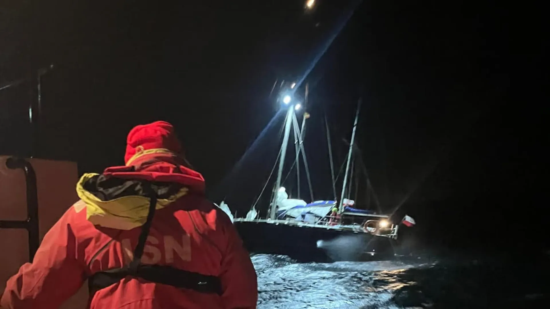 Sept Polonais secourus après la panne du moteur d'un bateau au large de Caminha