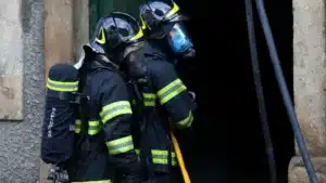 Six blessés après un incendie dans la cuisine d'une habitation à Porto.