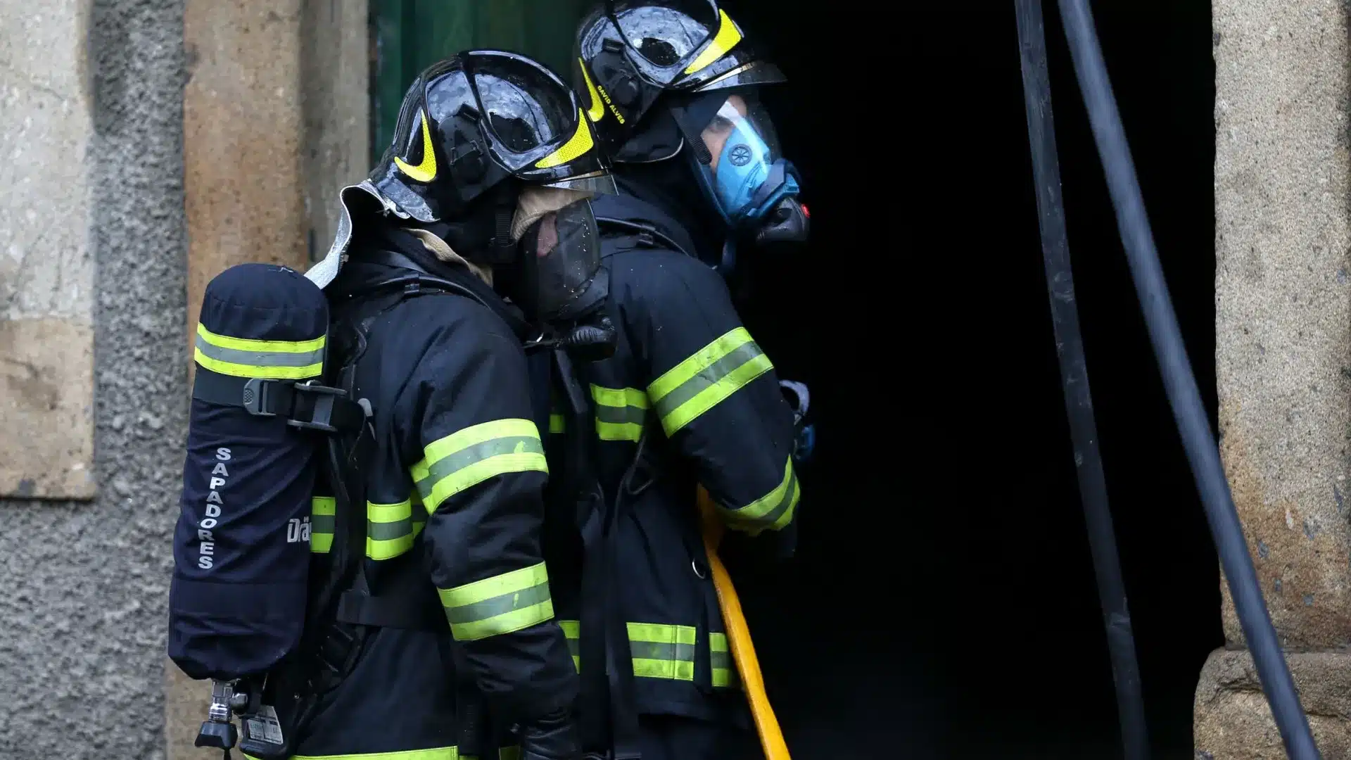 Six blessés après un incendie dans la cuisine d'une habitation à Porto.