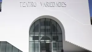 Théâtre Variétés "n'est ni mieux ni n'aide" les acteurs à faire du théâtre.