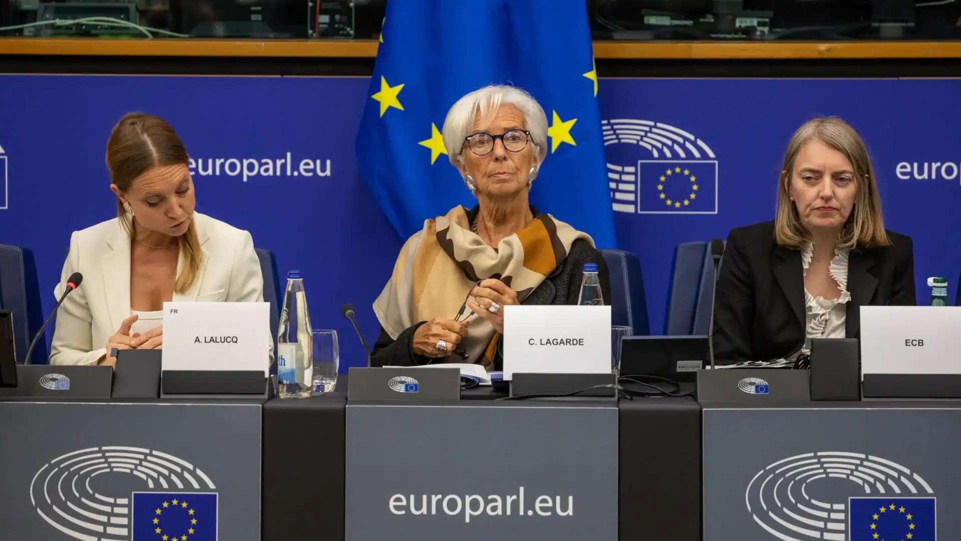 Toutes les instances européennes "sont attentives" à la situation en France.