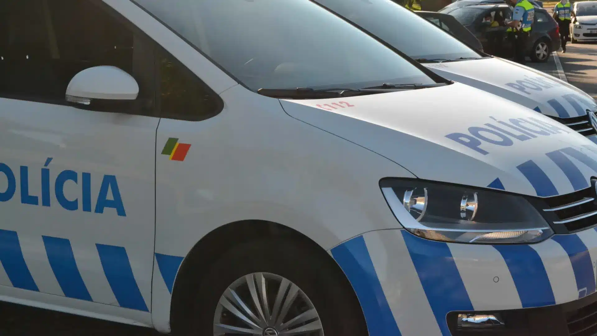 Trois personnes ont été arrêtées après des vols répétés à l'aéroport de Lisbonne.
